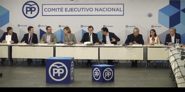 La cúpula y los barones del PP se reúnen el martes para analizar la situación
