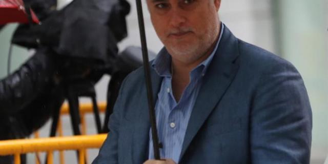 El Ayuntamiento de El Boalo, Cerceda y Mataelpino retira la placa conmemorativa del campo que inauguró López Viejo