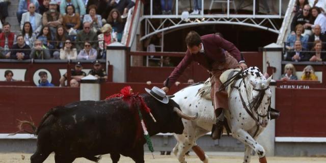 El rejoneador Diego Ventura hace historia cortando un rabo en las Ventas