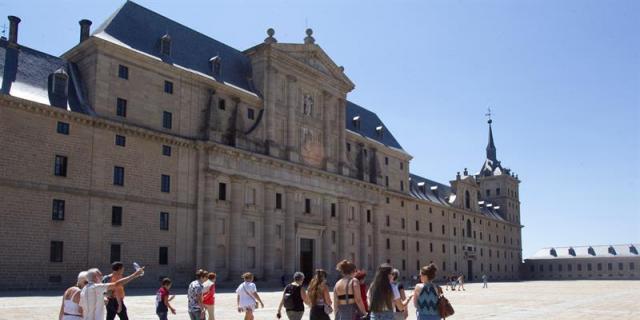 El Escorial destina más de 350.000 euros en reforzar su servicio de limpieza