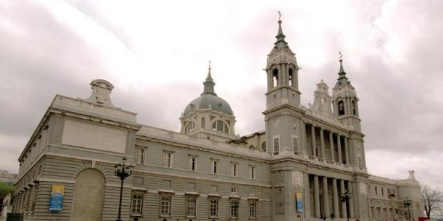 Aguado cree que el Gobierno de Sánchez tiene que valorar el traslado de Franco a la Almudena