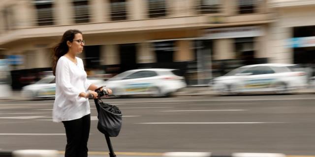 Madrid baja a 30 la velocidad en el 85 por ciento de las calles y saca de la acera los patinetes