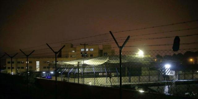 La ONG denuncia ante el Defensor del Pueblo agresiones "a diario" a internos del CIE