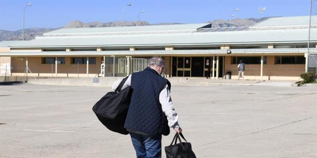 Rato pide perdón y asume los "errores cometidos" antes de entrar en la cárcel de Soto del Real