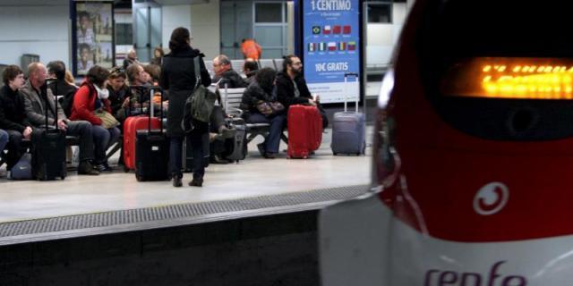 Renfe suprime 295 trenes de pasajeros la víspera del puente por la huelga