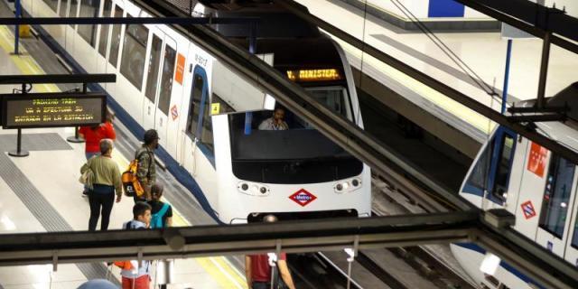 Suspenden el mantenimiento de un modelo de coche de Metro al localizar amianto