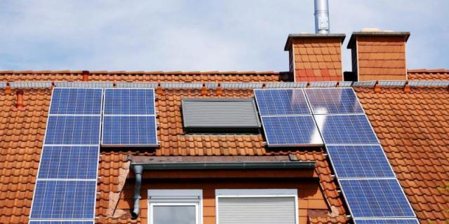 Más de 15.000 viviendas de Alcalá calentarán el agua con energía solar y biomasa