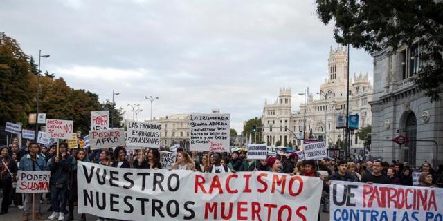 Se manifiestan en Madrid contra lo que llaman racismo institucional