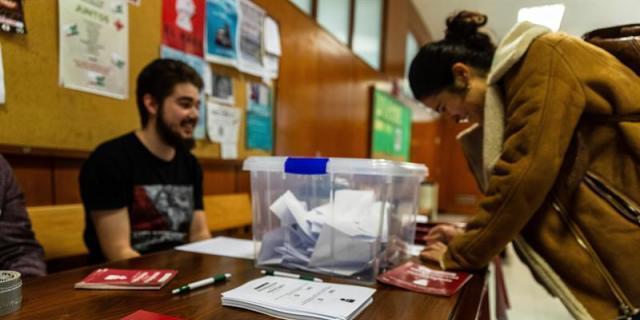 23.058 personas votan en una consulta popular sobre monarquía o república