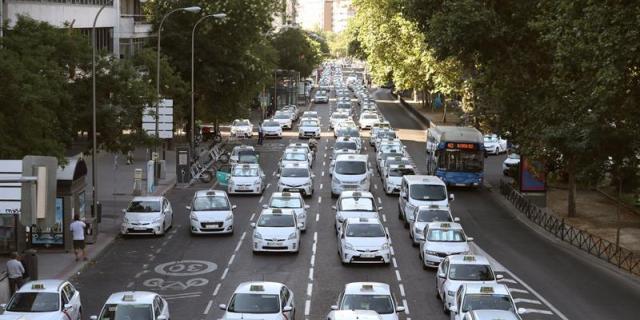 Rosalía Gonzalo acusa a Carmena de usar a los taxistas "con fines espurios"