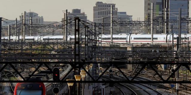 En las fiestas navideñas habrá paros de Renfe y de vigilantes en Barajas