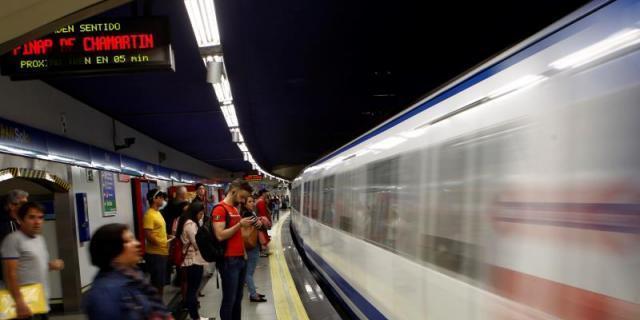 Metro modifica los horarios durante los días festivos de Navidad
