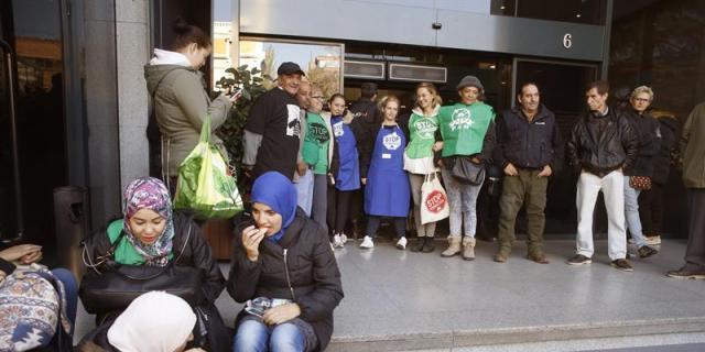 Familias indignadas ante la petición del archivo de la venta de pisos del Ivima