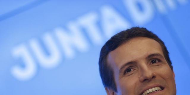 El voto en contra del PP y la abstención del PSOE evita la comparecencia de Pablo Casado y Carmen Montón en la Asamblea