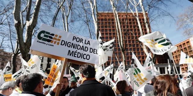 Médicos de toda España se manifiestan en Madrid por la dignidad de la profesión