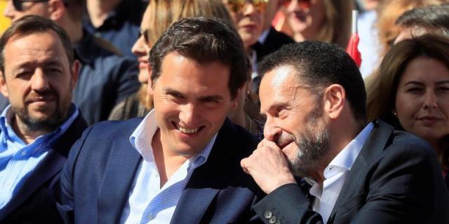 Todo vale para atraer a los votantes en Madrid: tapas, magdalenas y llamadas telefónicas