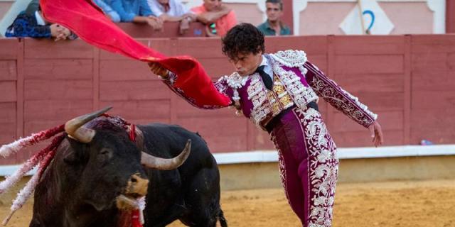 Casado ficha para su lista por Madrid al Congreso al torero Miguel Abellán