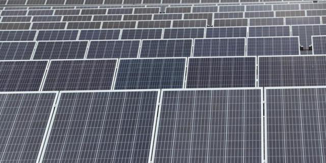 Científicos de la Politécnica y del CSIC crean inteligencia artificial para optimizar el diseño de paneles solares