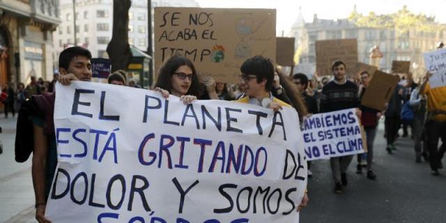 Madres y jóvenes por el clima se concentran en una veintena de ciudades