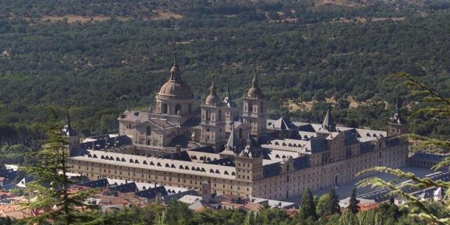 El Escorial instala un espacio a pie de calle para facilitar los trámites de los vecinos con su ayuntamiento
