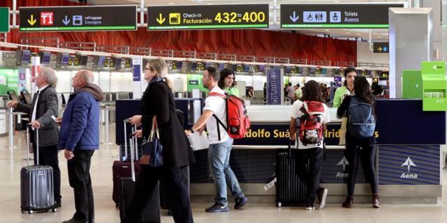 Normalidad en Barajas con colas puntuales por la huelga de vigilantes