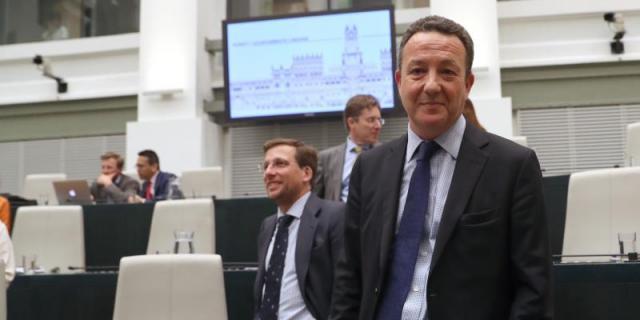 Henríquez de Luna deja su acta de concejal y se da de baja en el PP de Madrid