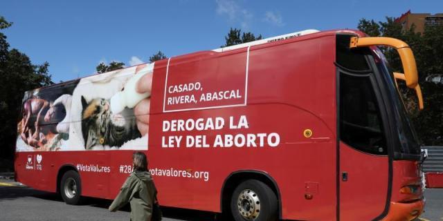 Un autobús de HazteOir pide derogar la ley del aborto por ser un "coladero"