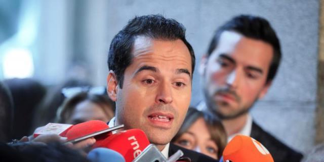 Aguado dice ahora al PP el Dos de Mayo que el "centro está ocupado" por Ciudadanos