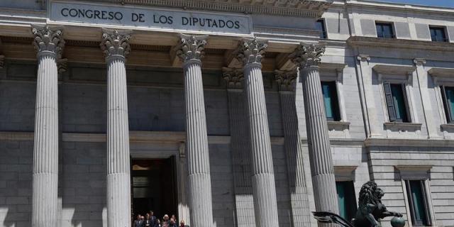 Depositan las cenizas de Pérez Rubalcaba junto a sus padres en Madrid