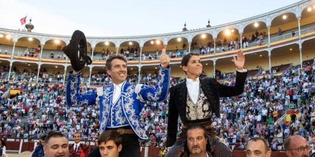 Puerta grande de distinto valor para Lea Vicens y un magistral Hermoso