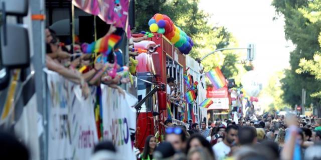 Cuatro heridos leves y uno grave al caer de una carroza en el desfile del Orgullo 2019