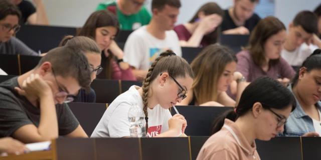 Un estudio asegura que las ofertas laborales para FP superan a las de grado universitario