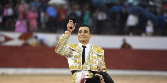 La autenticidad de Paco Ureña por naturales salva la tarde en Colmenar Viejo