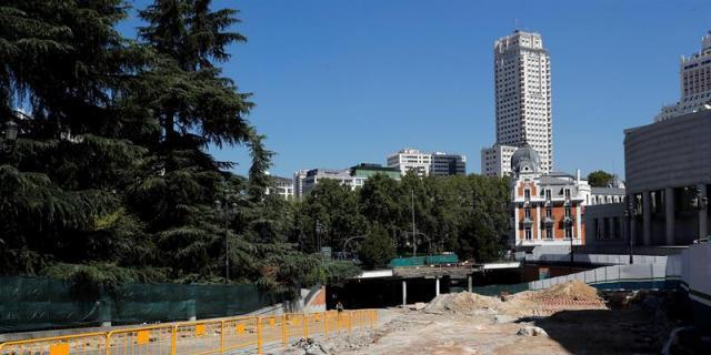 Nuevos restos arqueológicos aparecen en la calle Ferraz durante las obras de Plaza España
