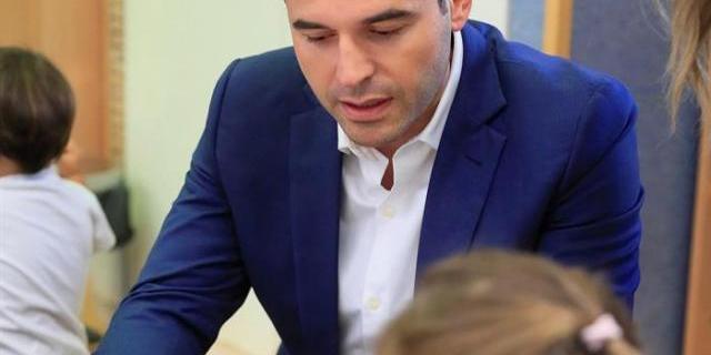 Aguado inaugura el curso de infantil al que califica de "histórico" y con la meta del bilingüismo