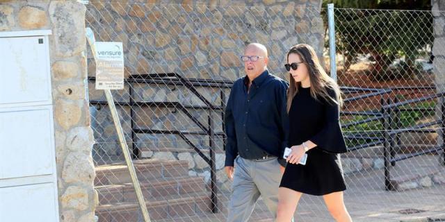 La familia despide a Blanca Fernández Ochoa en el tanatorio de Cercedilla