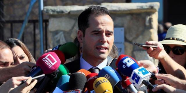 La Comunidad estudiará posibles ayudas para agentes de la Policía Nacional y la Guardia Civil