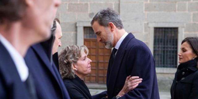 Los reyes, en el funeral por la infanta Pilar junto a la familia y las instituciones