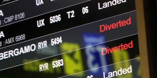 La Guardia Civil continúa la búsqueda del piloto del dron que obligó a cerrar dos horas Barajas