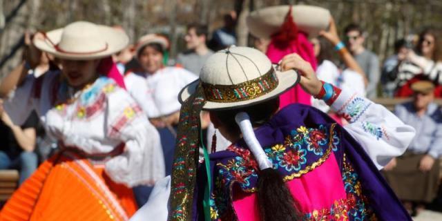 Madrid recibe junto al Manzanares un Carnaval con sabor latino