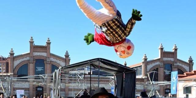 El carnaval de Madrid mantiene la costumbre de mantear al pelele