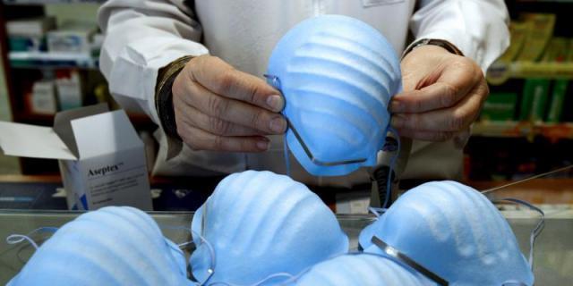 La demanda de mascarillas se dispara un 8.000% y se agotan en las farmacias