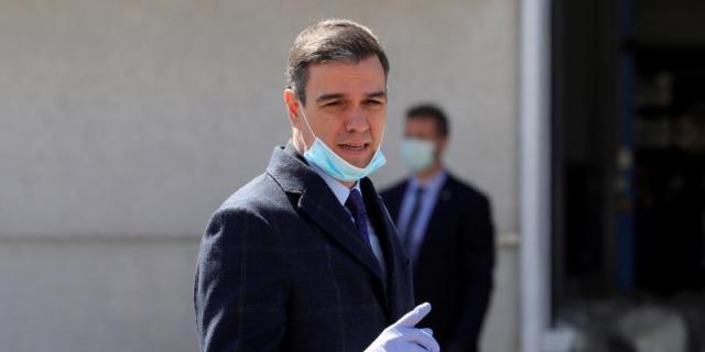 Sánchez visita una empresa de Móstoles que fabrica respiradores