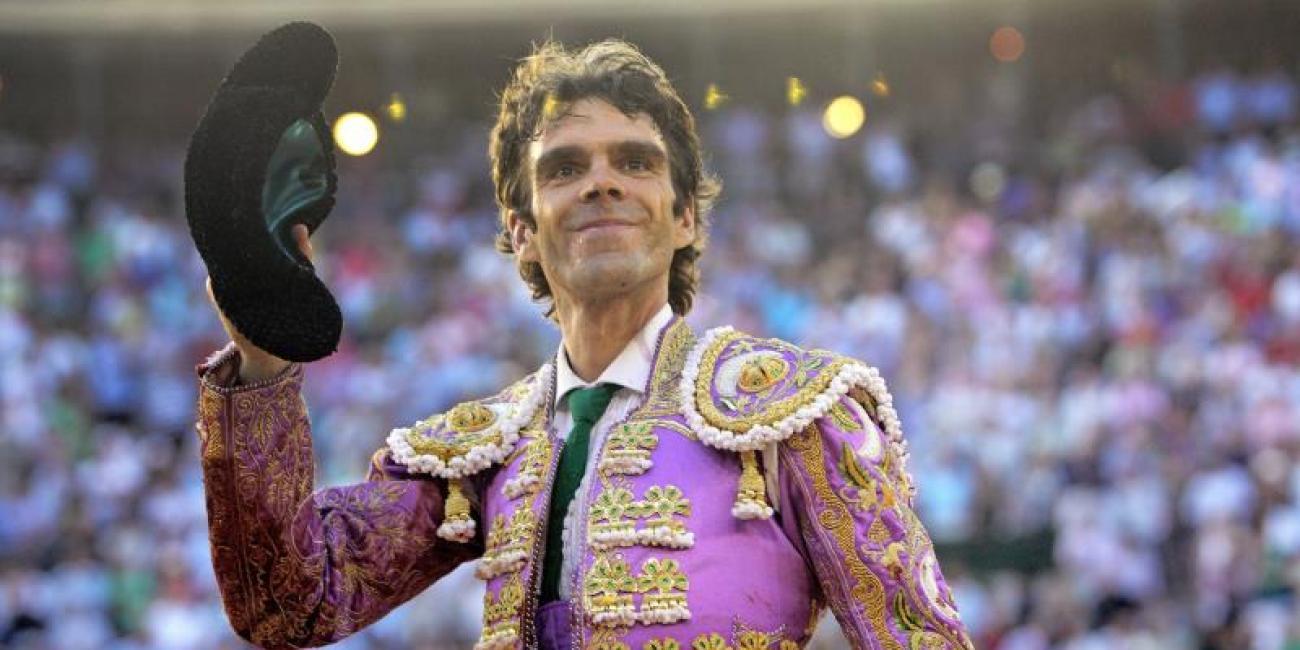 José Tomás dona un vestido de torear para luchar contra el hambre infantil