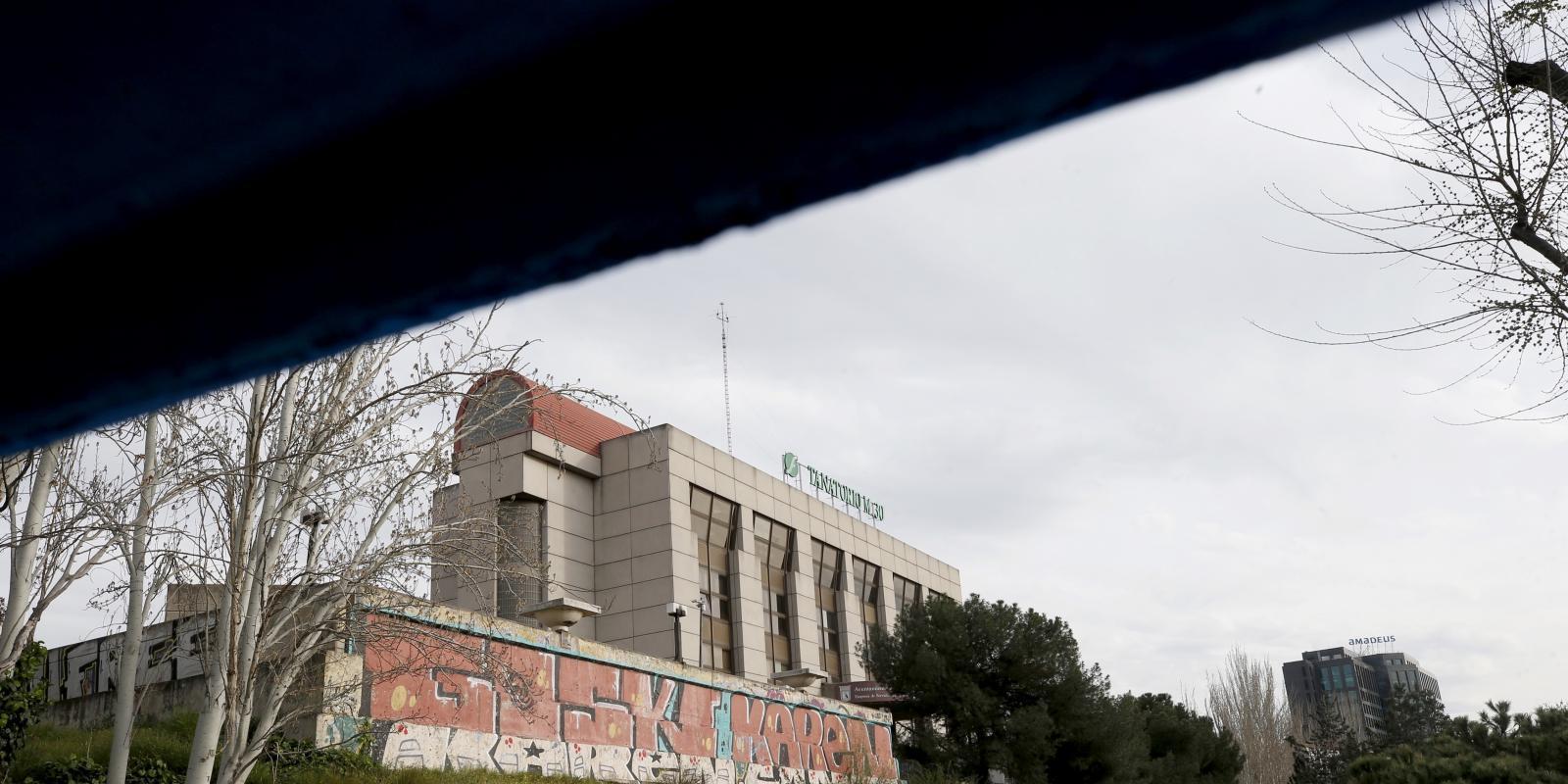 Los tanatorios de la M-30 y Sur permiten desde medianoche los velatorios con 15 personas