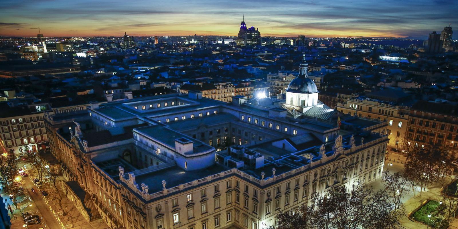 La Comunidad de Madrid aduce ante el Tribunal Supremo la aplicación arbitraria de criterios para pasar de fase