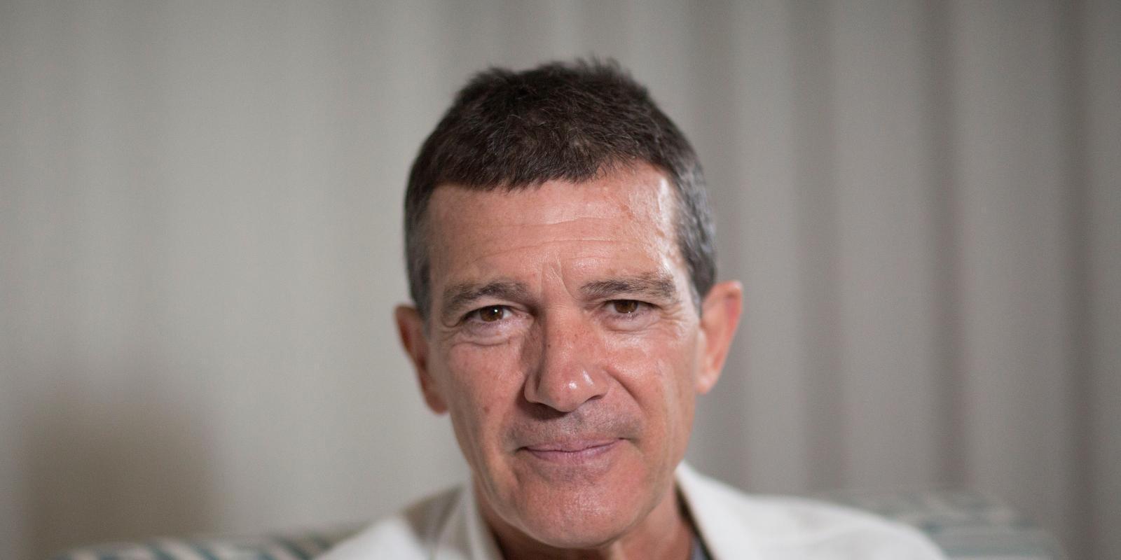 Banderas, "sorprendido" de que vuelva el fútbol y no puedan los actores