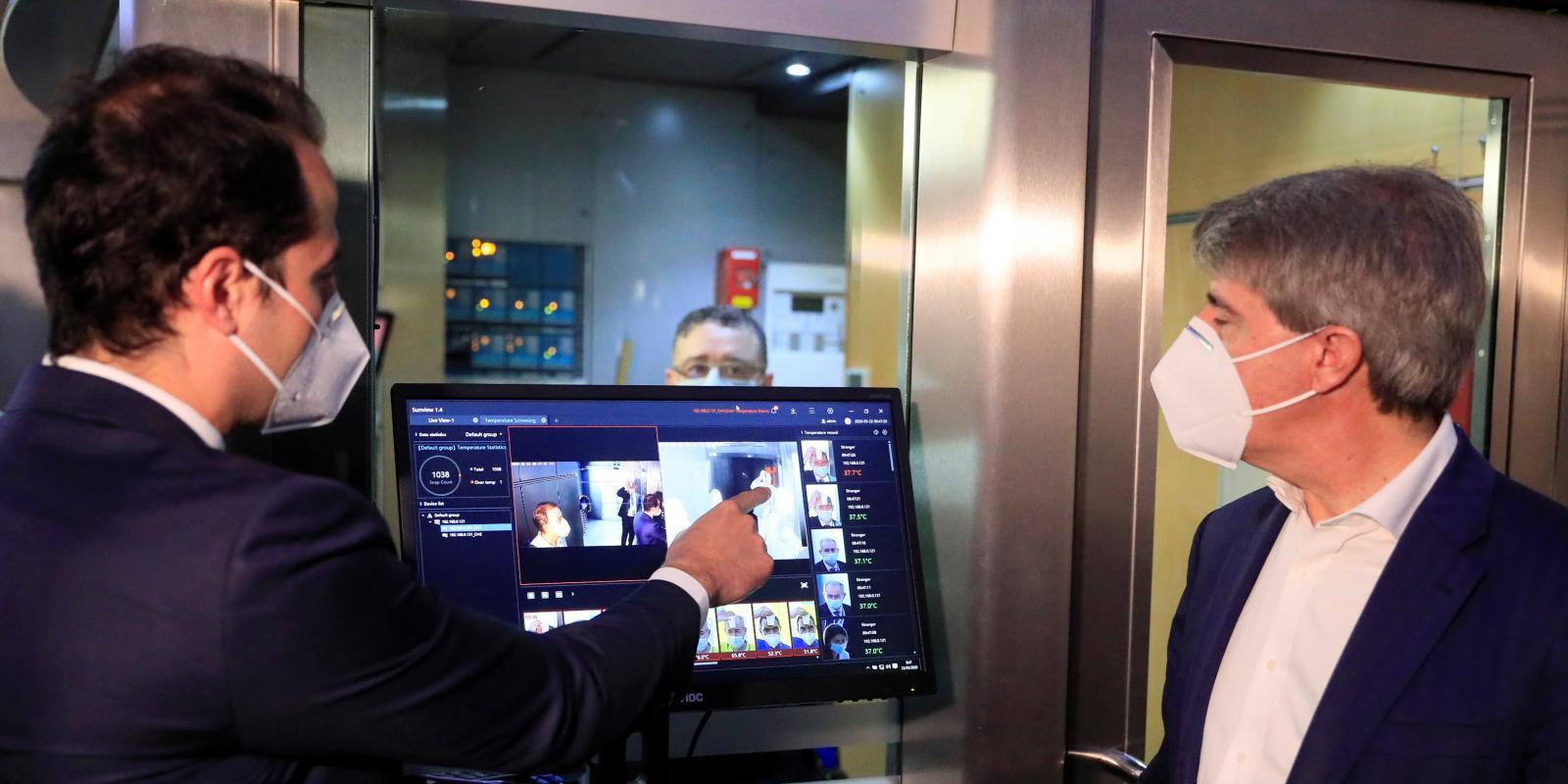 Metro instala una cámara térmica para controlar la temperatura de sus trabajadores