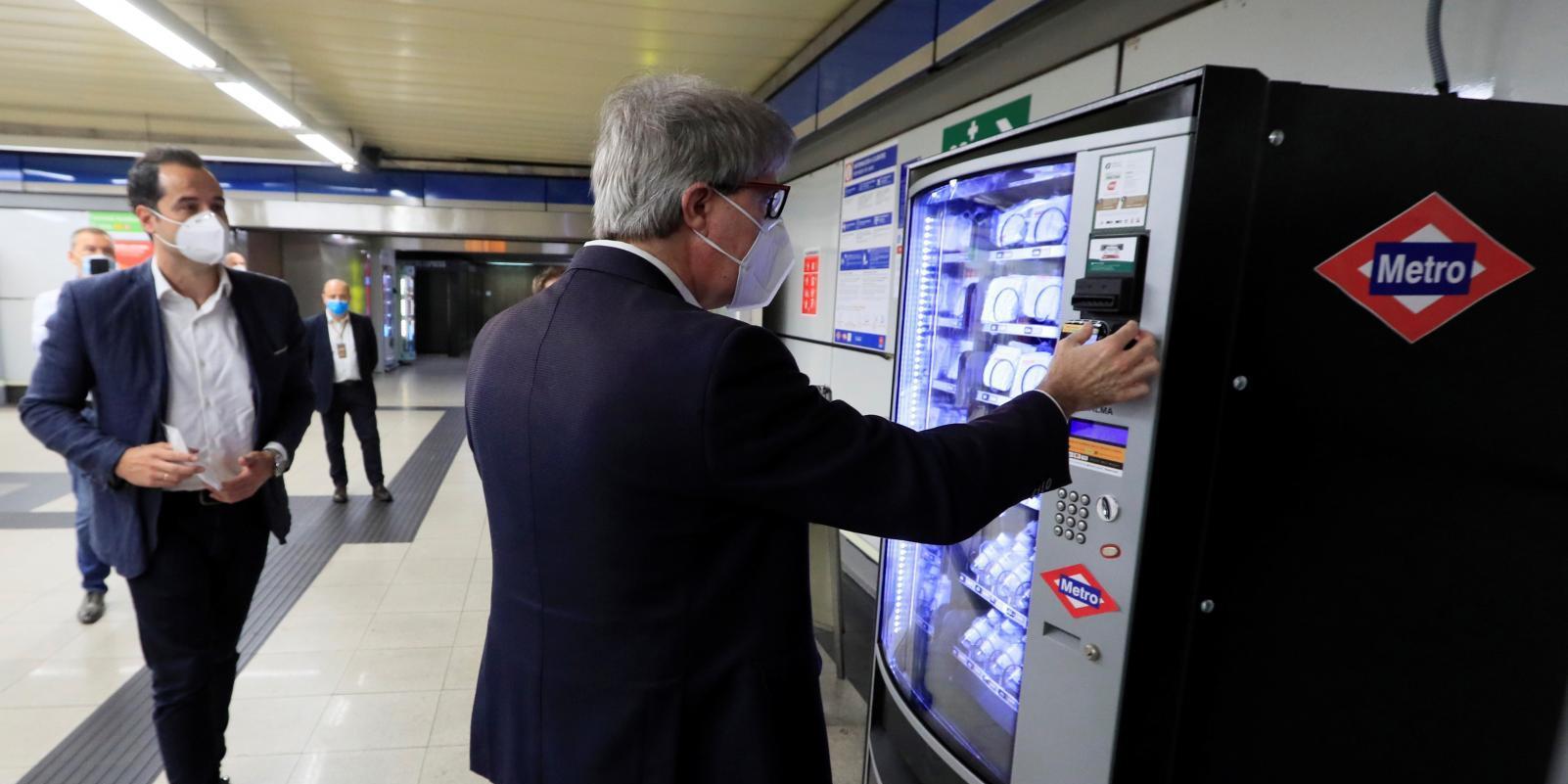 El Metro tendrá 200 controladores de aforo y máquinas expendedoras con mascarillas