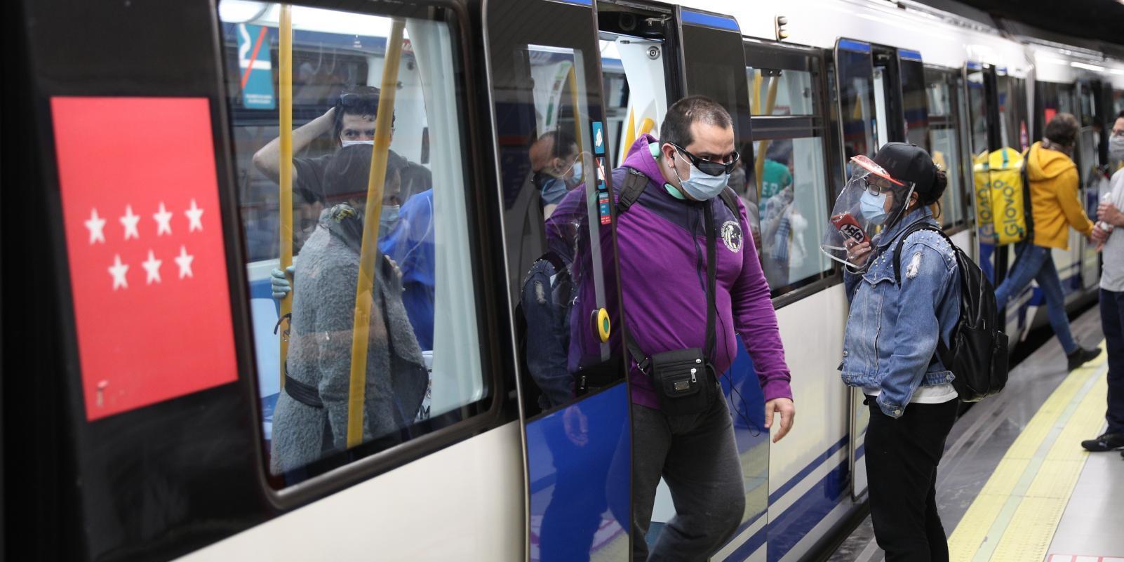 Más frecuencias y controladores en el Metro en el inicio de la fase 1